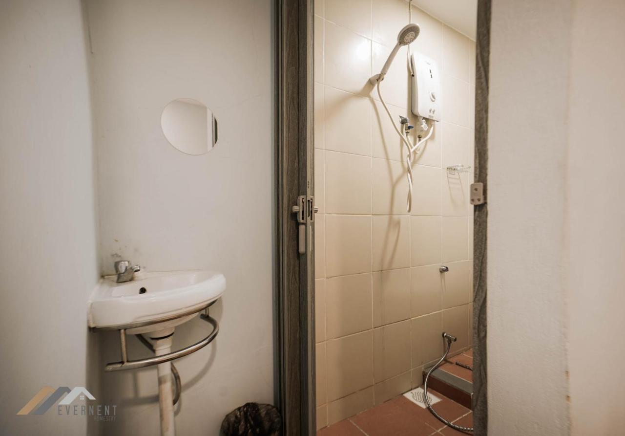 Welcome Inn By Evernent @ Pelita Commercial, Мірі Екстер'єр фото